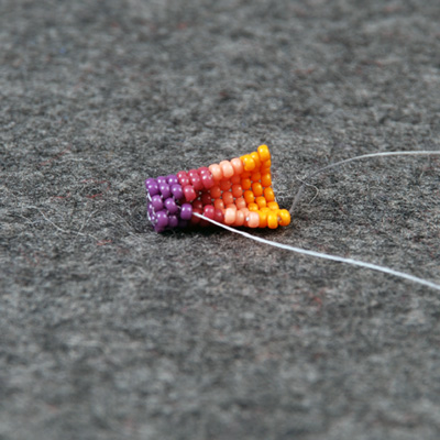 Stitching peyote bead together